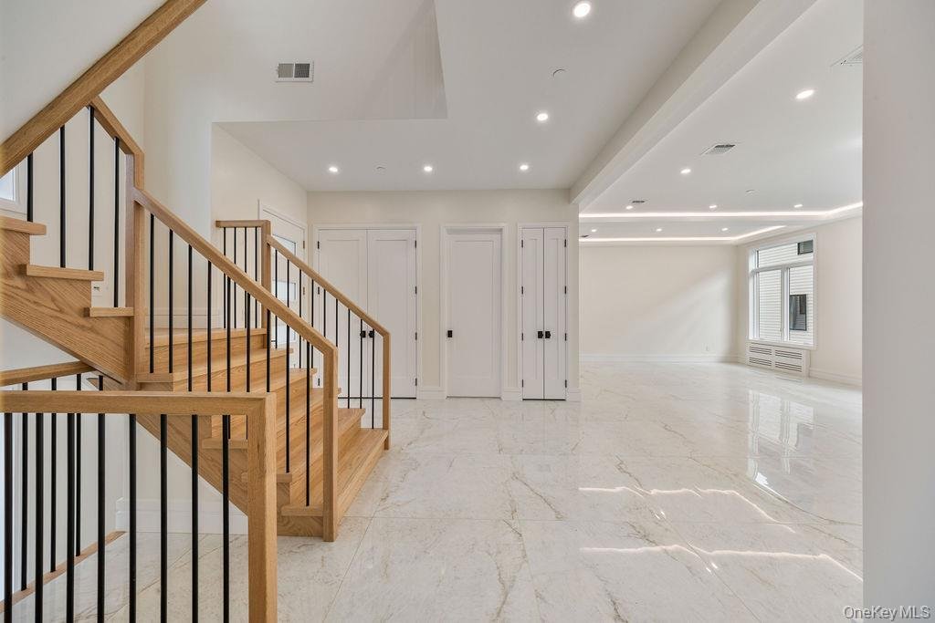 Condo in Spring Valley, New York, United States 5 - 18306136