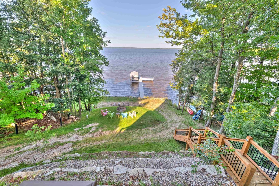 House in Manistique, Michigan, United States 4 - 18307266
