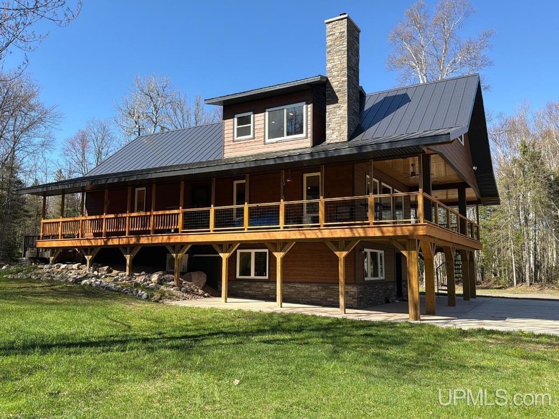 House in Ishpeming, Michigan, United States 1 - 18307375