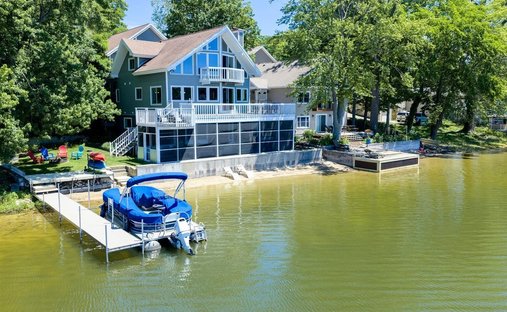 House in Edwardsburg, Michigan, United States 1