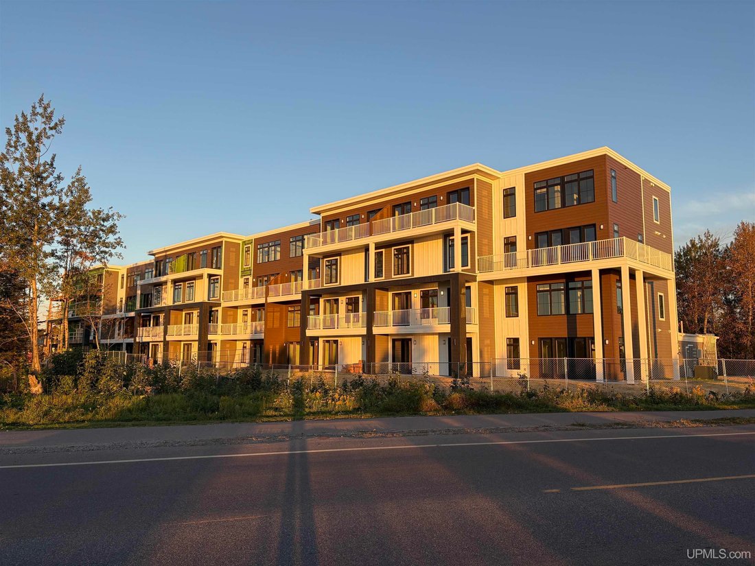 Condo in Marquette, Michigan, United States 5 - 18309681