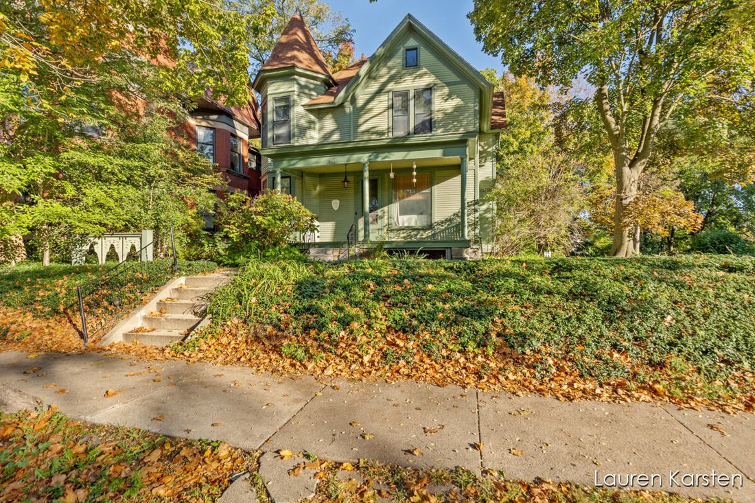 Grand Rapids, Michigan, United States 1 - 18307437