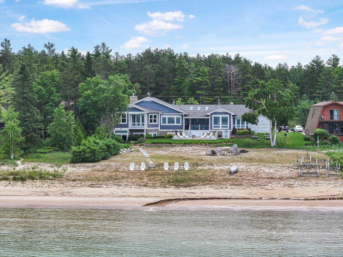 House in Mackinaw City, Michigan, United States 4 - 18309396