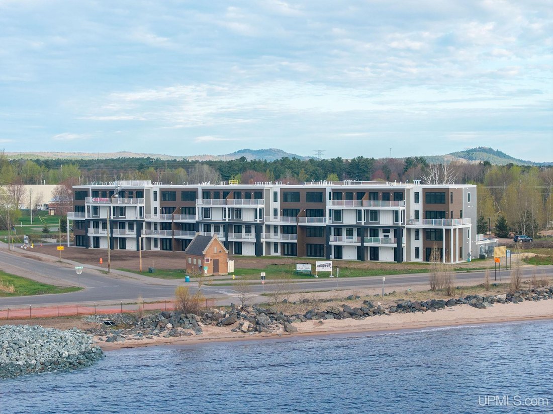 Condo in Marquette, Michigan, United States 1 - 18307602
