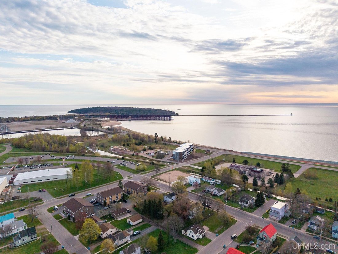 Condo in Marquette, Michigan, United States 3 - 18309527