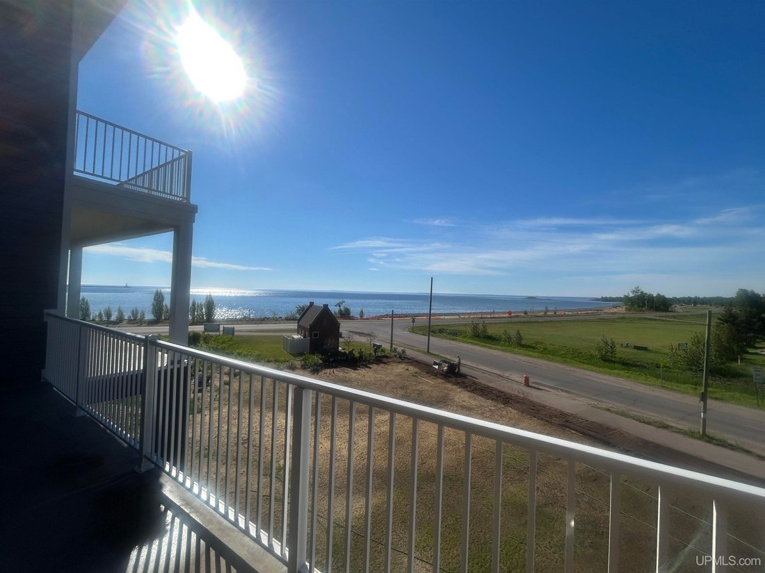 Condo in Marquette, Michigan, United States 4 - 18307602