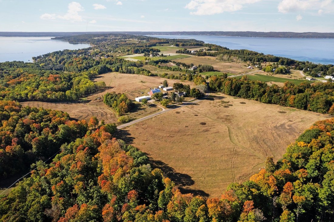 House in Traverse City, Michigan, United States 1 - 18309386