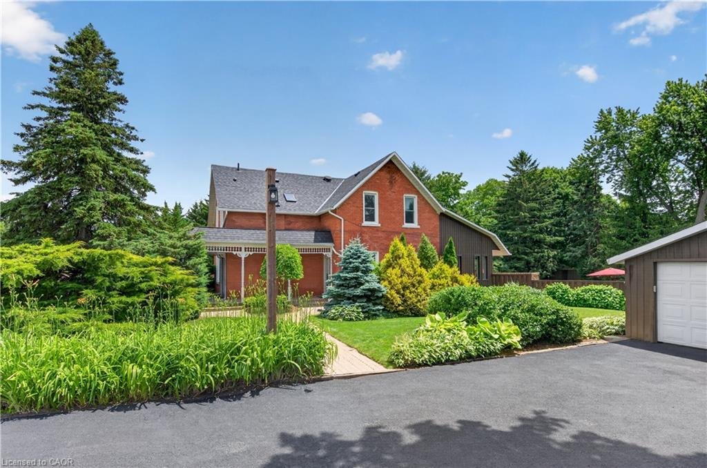 House in Hamilton, Ontario, Canada 2 - 18306150