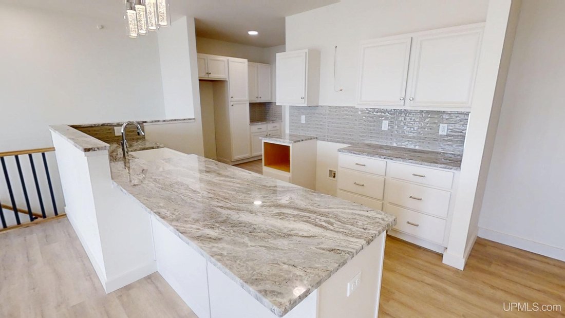 Condo in Marquette, Michigan, United States 5 - 18310131