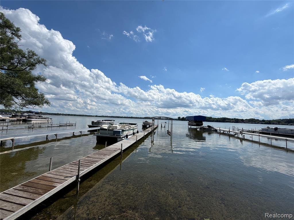 House in Walled Lake, Michigan, United States 1 - 18307446