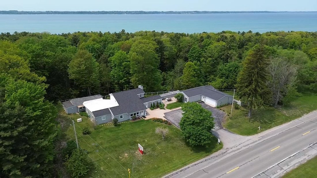 Williamsburg, Michigan, United States 1 - 18307207