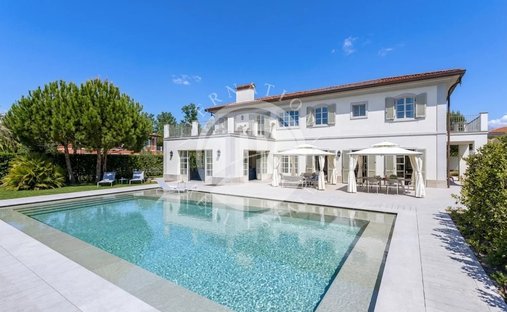 Villa in Vittoria Apuana, Forte dei Marmi, Tuscany 1