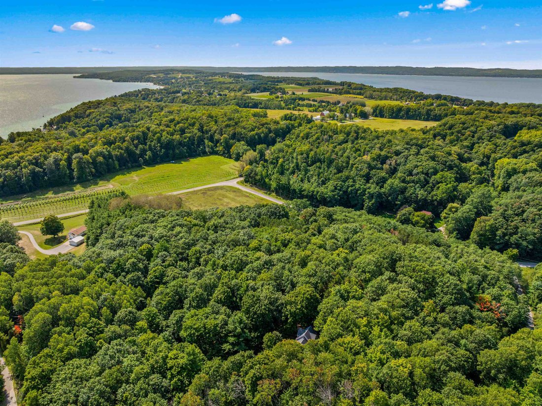 House in Traverse City, Michigan, United States 4 - 18307635