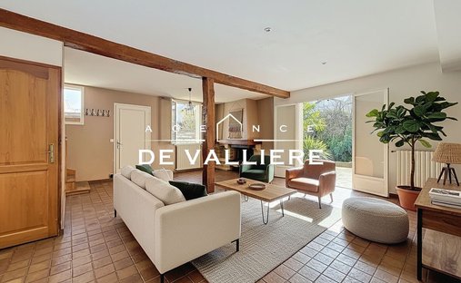 House in Plateau Ouest, Suresnes, France 1