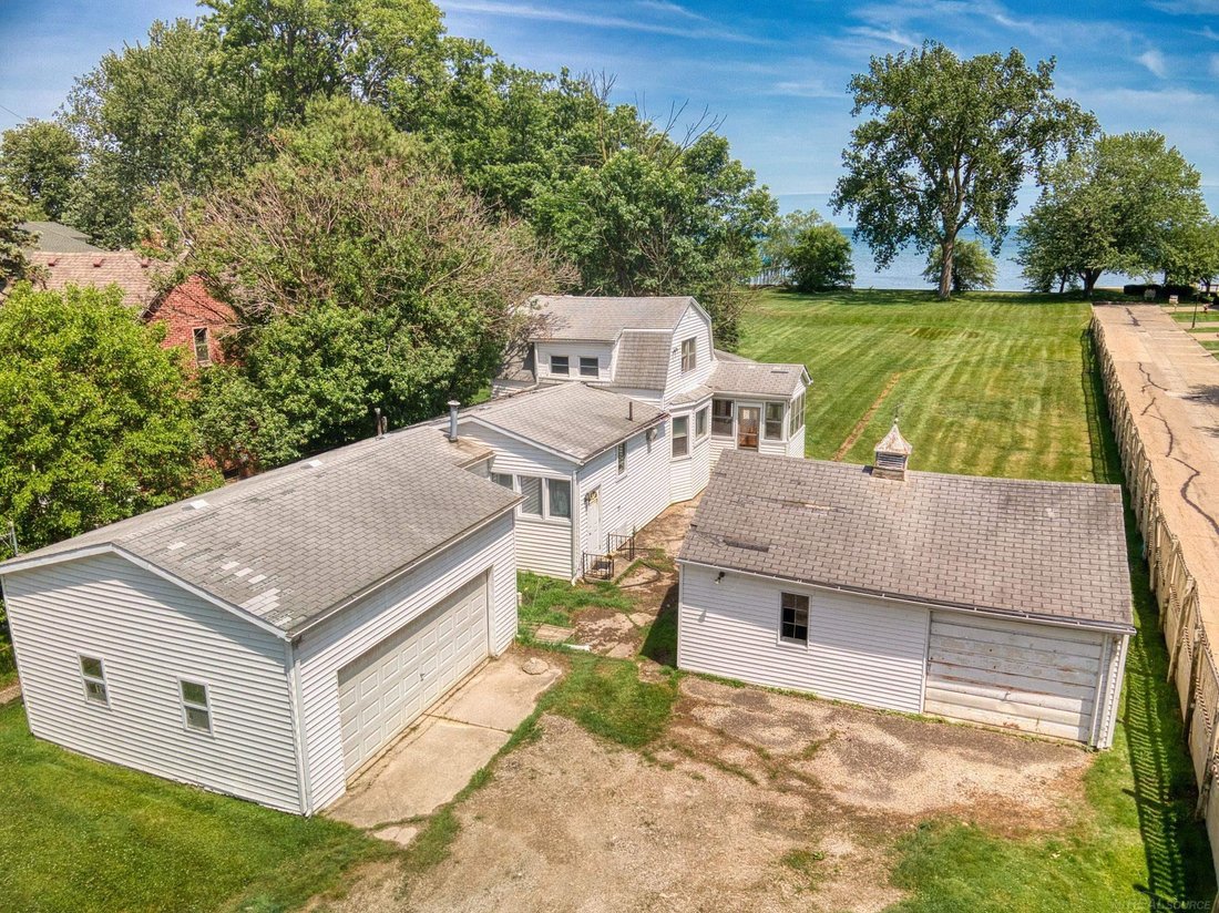 House in St. Clair Shores, Michigan, United States 1 - 18307913