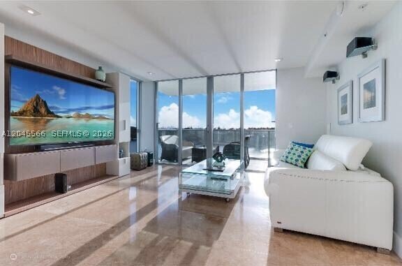 Condo in Miami Beach, Florida, United States 5 - 18306435