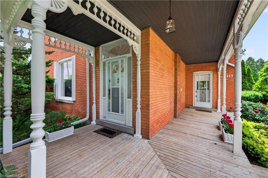 House in Hamilton, Ontario, Canada 5 - 18306150
