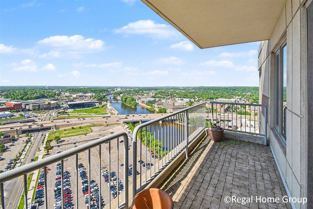 Condo in Grand Rapids, Michigan, United States 3 - 18307268