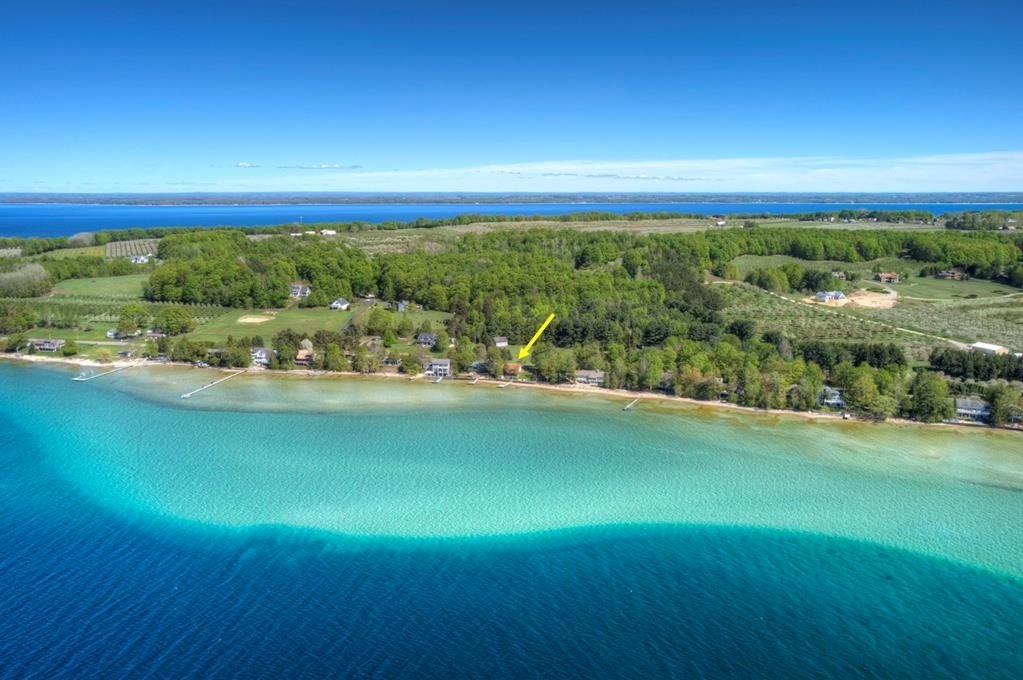 House in Suttons Bay, Michigan, United States 1 - 18307600