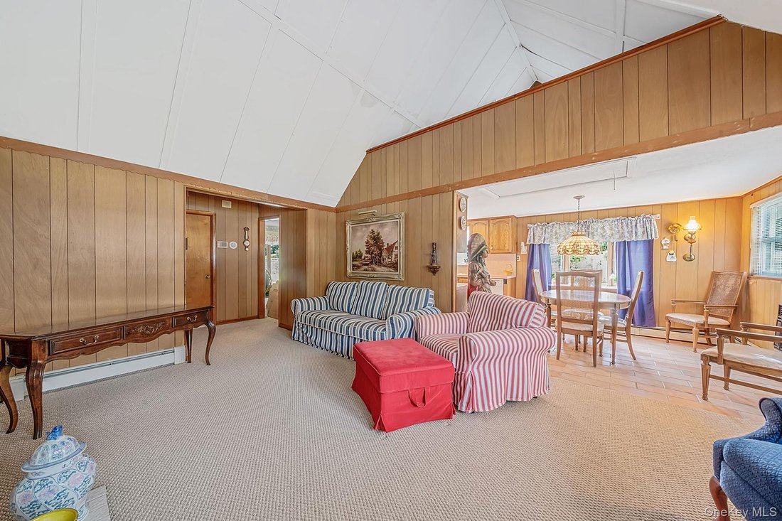 House in East Patchogue, New York, United States 4 - 18306655