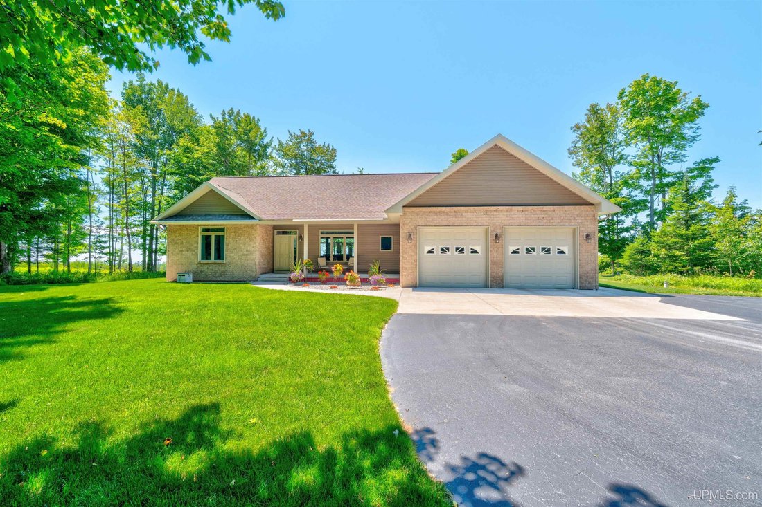 House in Manistique, Michigan, United States 1 - 18307094