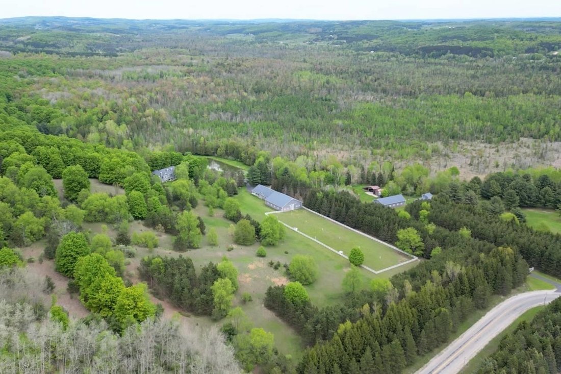 House in Cedar, Michigan, United States 3 - 18307350