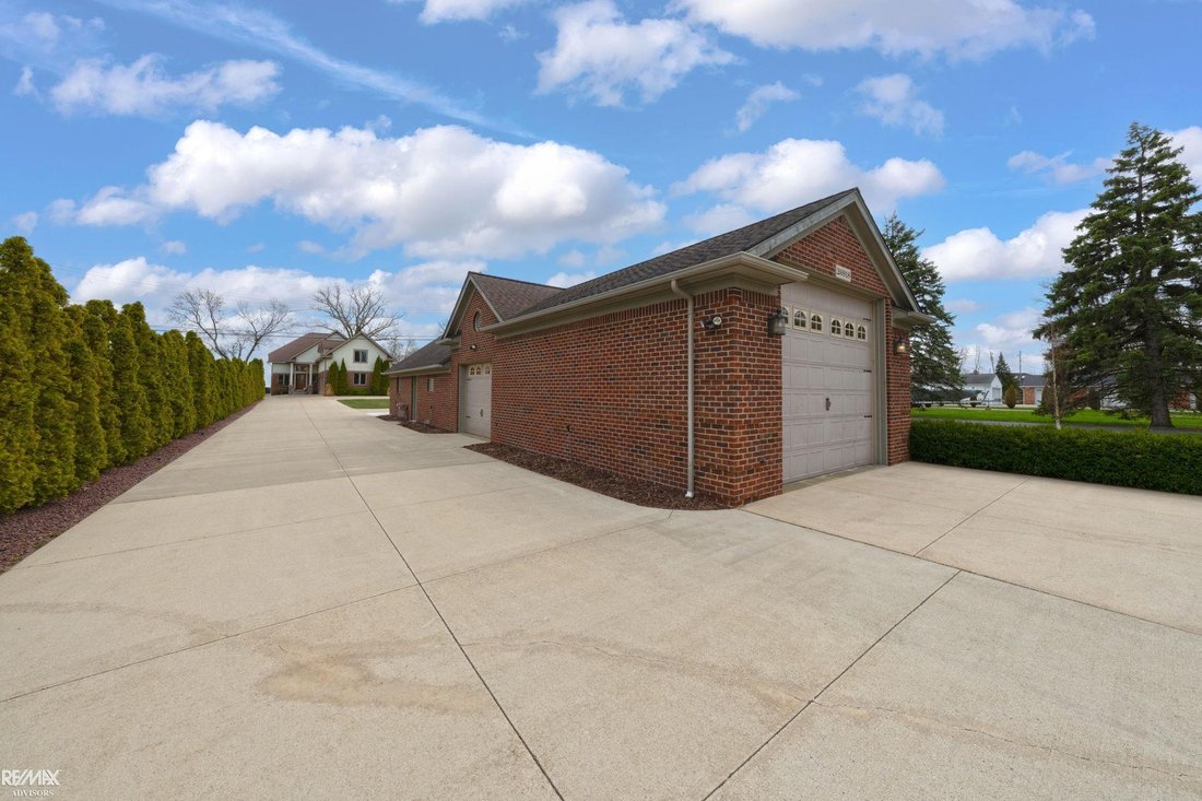 House in St. Clair Shores, Michigan, United States 4 - 18307338