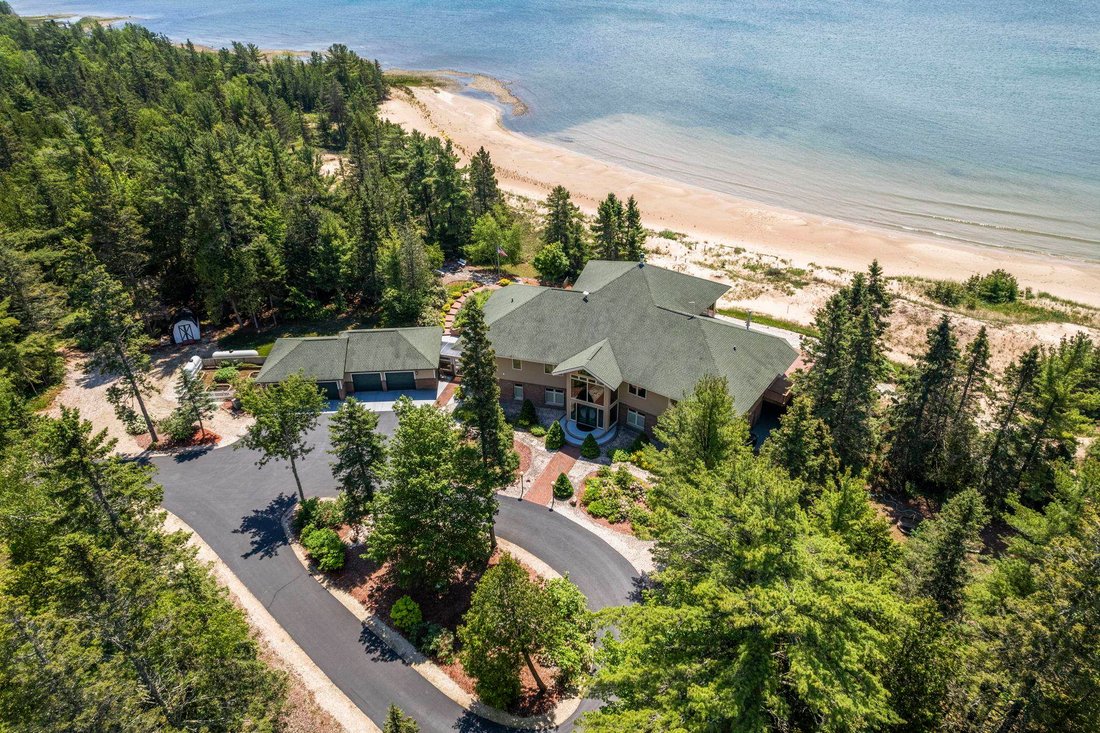 House in Manistique, Michigan, United States 1 - 18308473