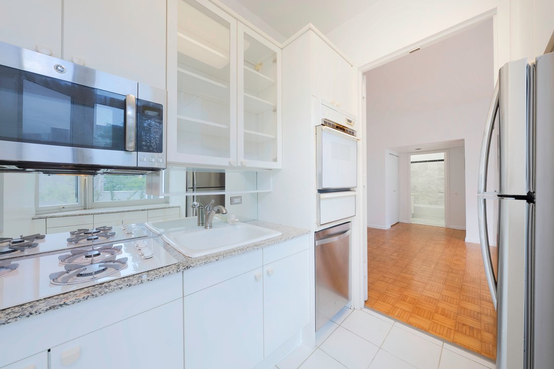 New York, New York, United States 2 - 18306977