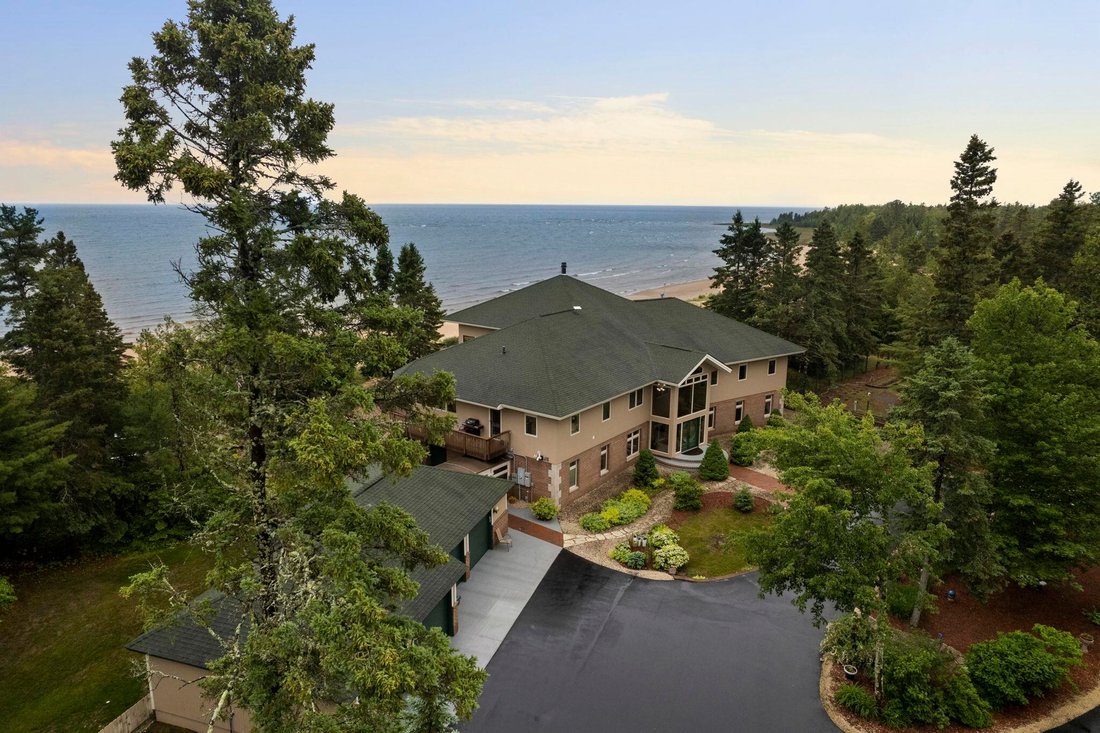House in Manistique, Michigan, United States 5 - 18308473