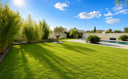 Villa in La Crau, Provence-Alpes-Côte d'Azur, France 1