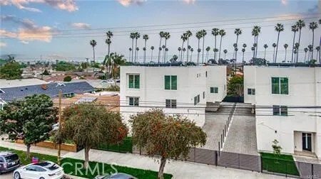 Gardena, California, United States 5 - 18306363