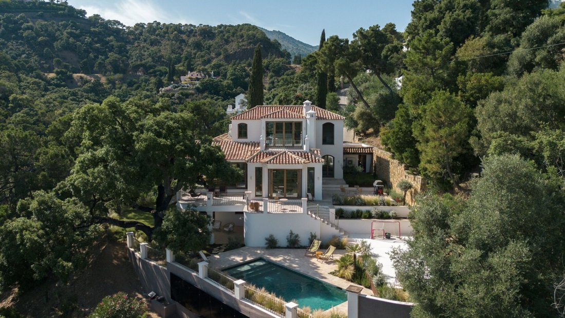 Villa in El Madroñal, Benahavis, Spain 1 - 18306382