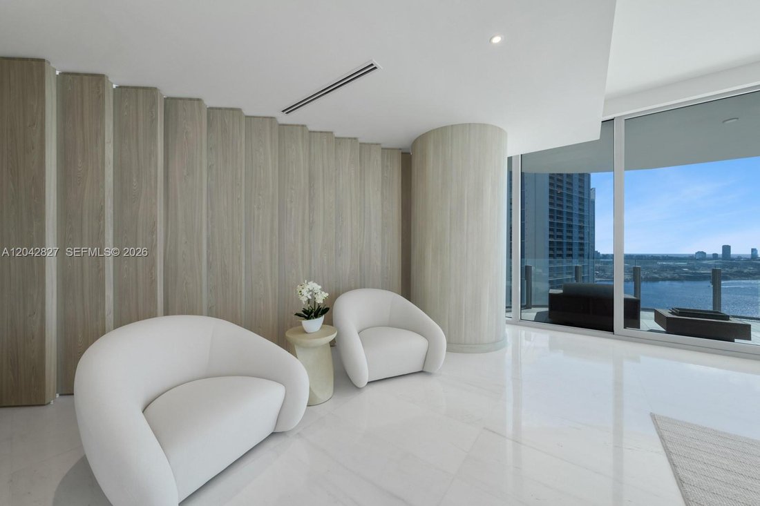 Condo in Miami, Florida, United States 5 - 18306649