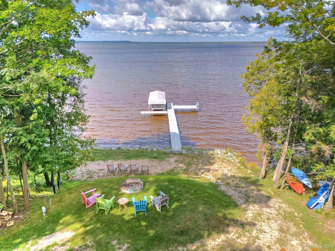 House in Manistique, Michigan, United States 3 - 18307266