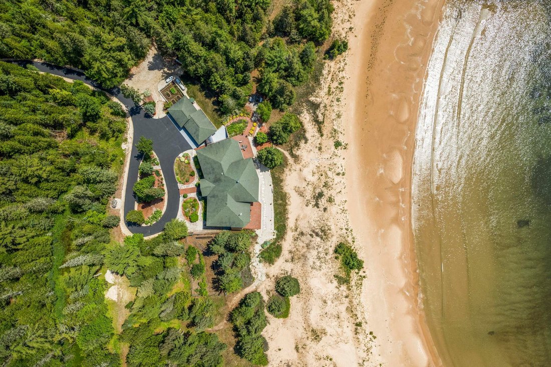 House in Manistique, Michigan, United States 3 - 18308473