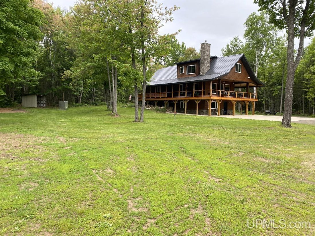 House in Ishpeming, Michigan, United States 4 - 18307375