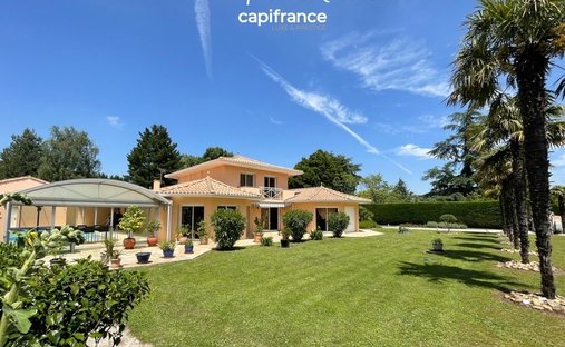 Villa in Le Cellier, Pays de la Loire, France 1