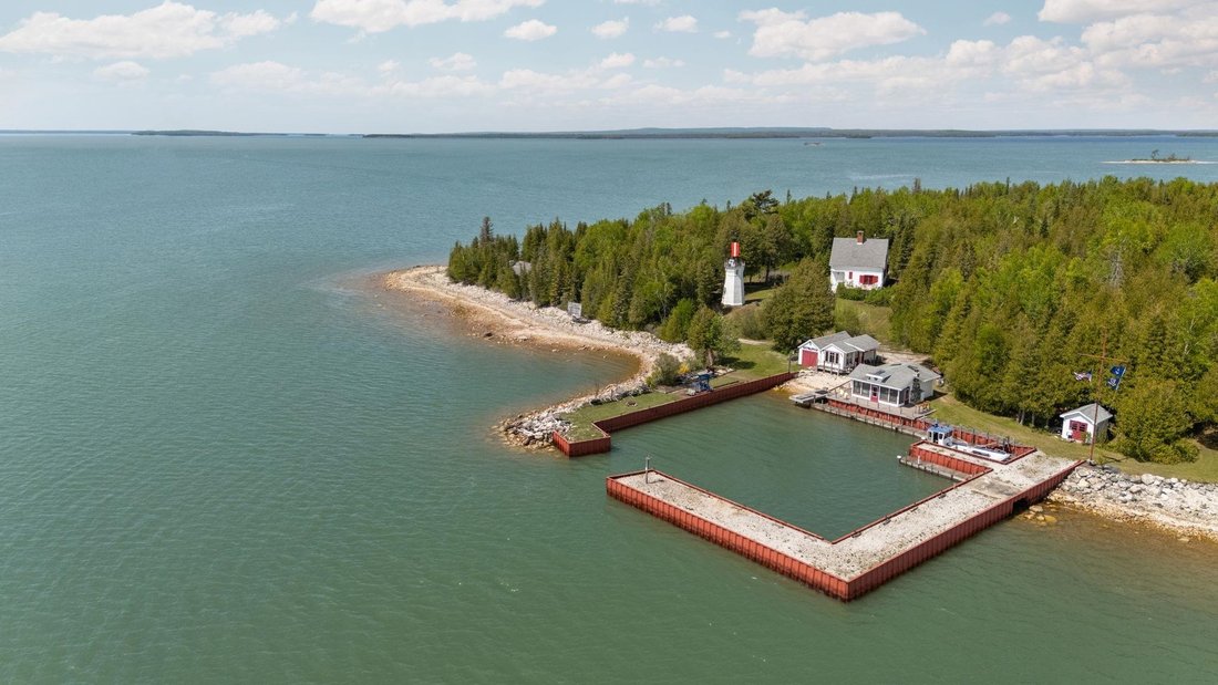 De Tour Village, Michigan, United States 5 - 18308969