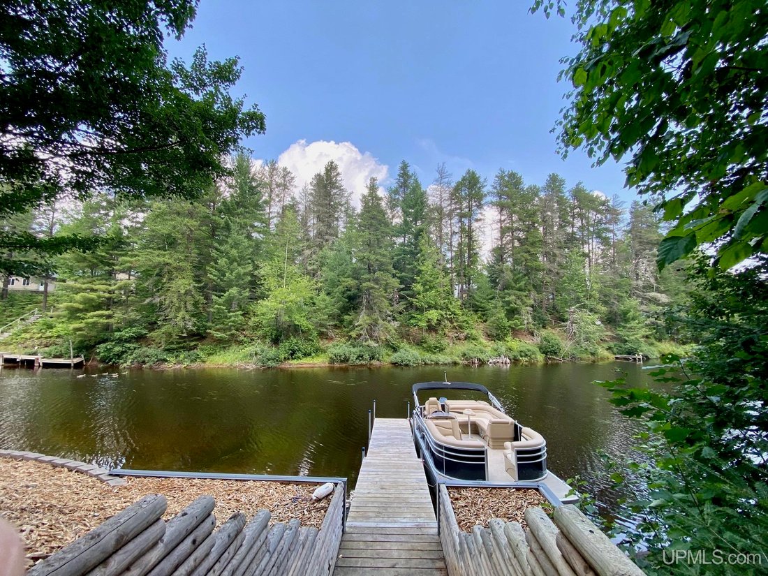 House in Negaunee, Michigan, United States 4 - 18308638