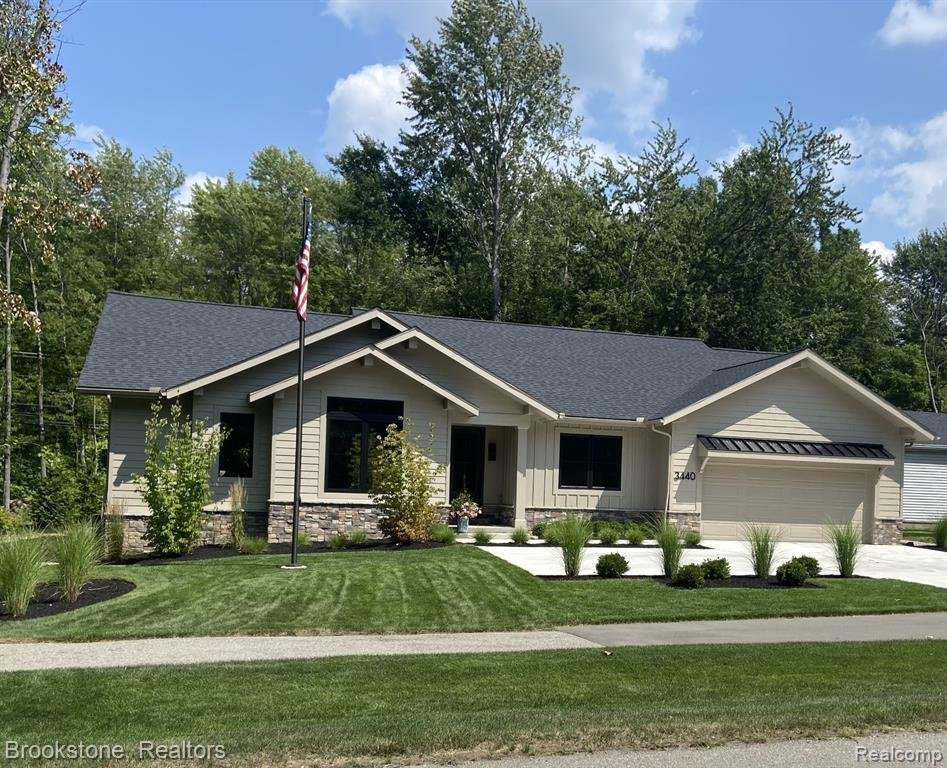 House in Lake Angelus, Michigan, United States 1 - 18307886