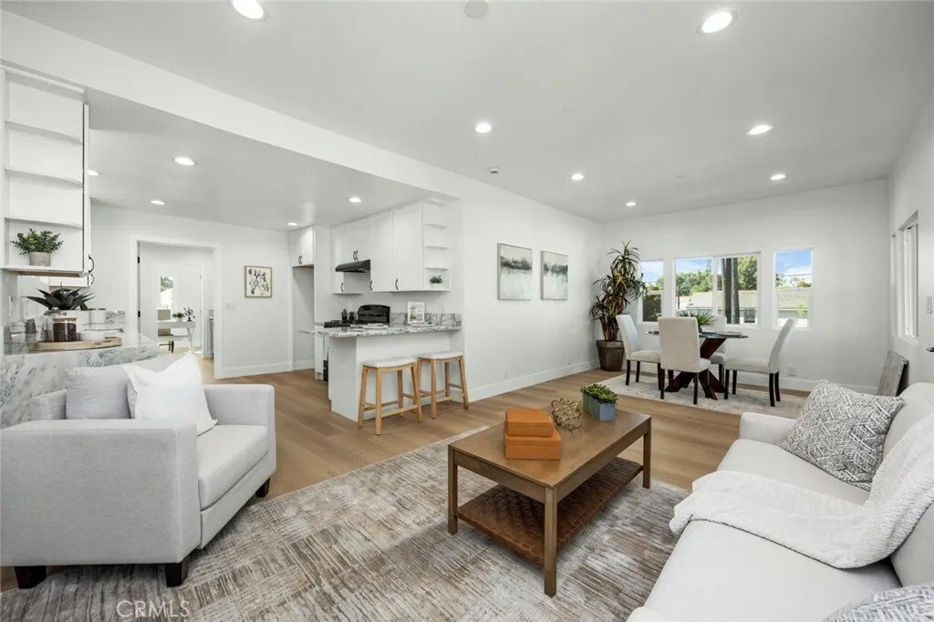 Placentia, California, United States 5 - 18306428