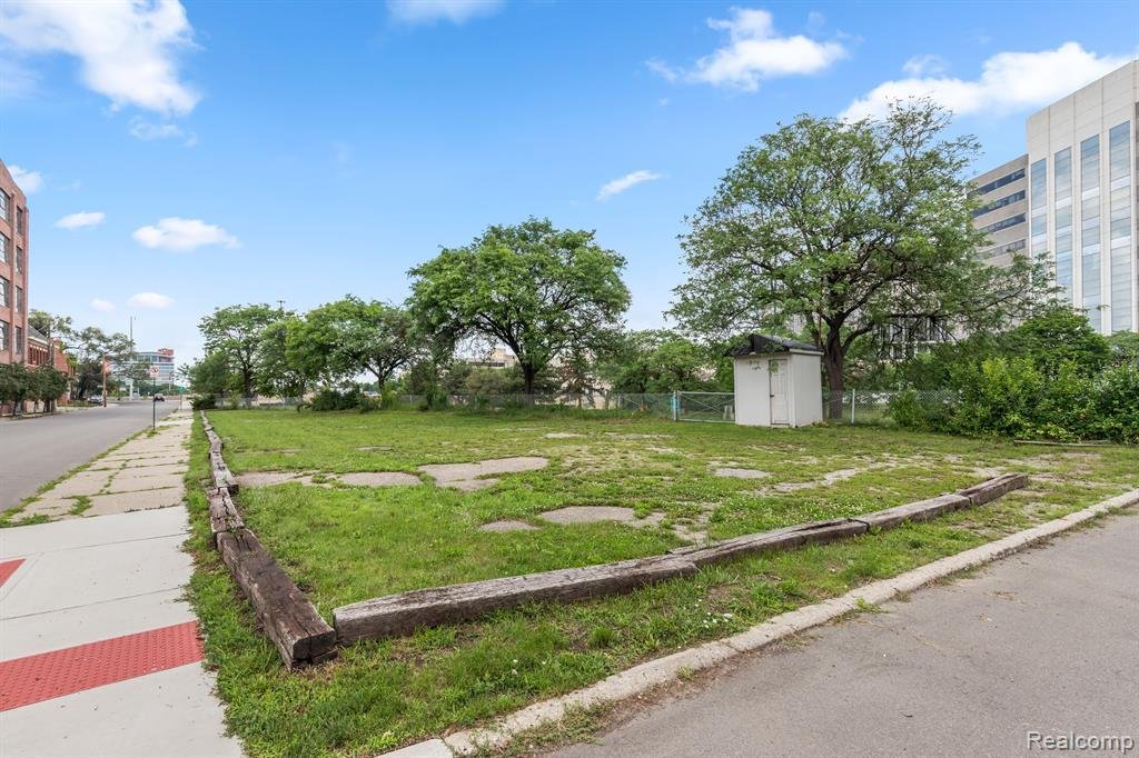Detroit, Michigan, United States 5 - 18307512