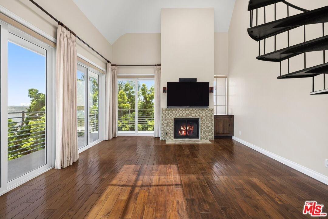 Condo in Los Angeles, California, United States 5 - 18306682