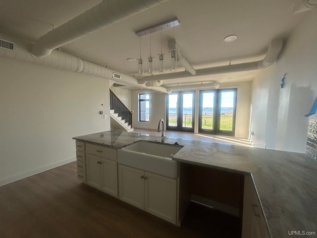 Condo in Marquette, Michigan, United States 3 - 18307602