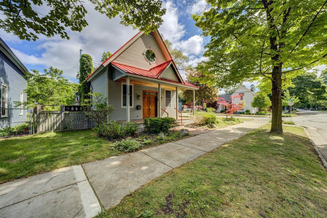 House in Garfield Township, Michigan, United States 1 - 18308012
