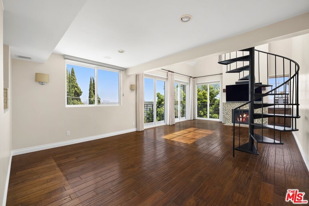 Condo in Los Angeles, California, United States 3 - 18306682