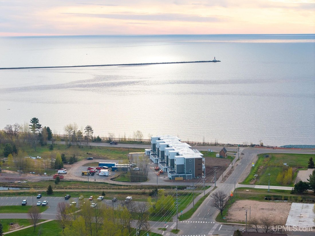 Condo in Marquette, Michigan, United States 5 - 18309527