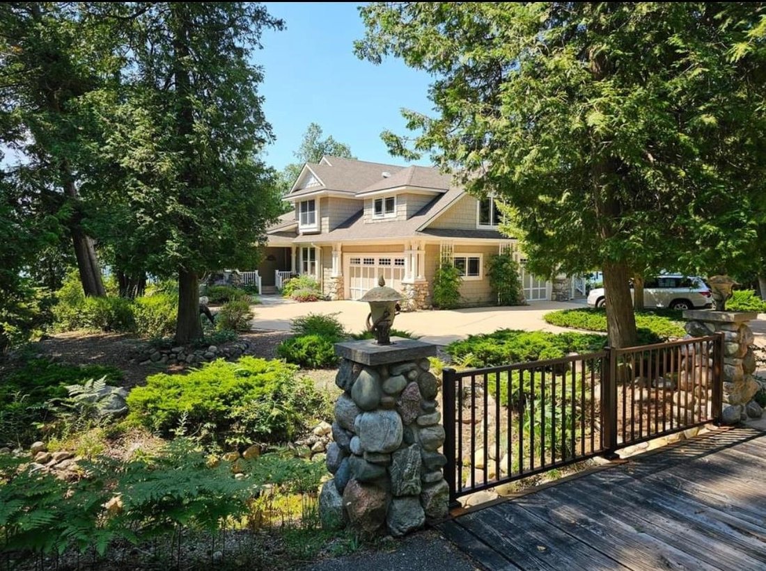 House in Central Lake, Michigan, United States 1 - 18310160