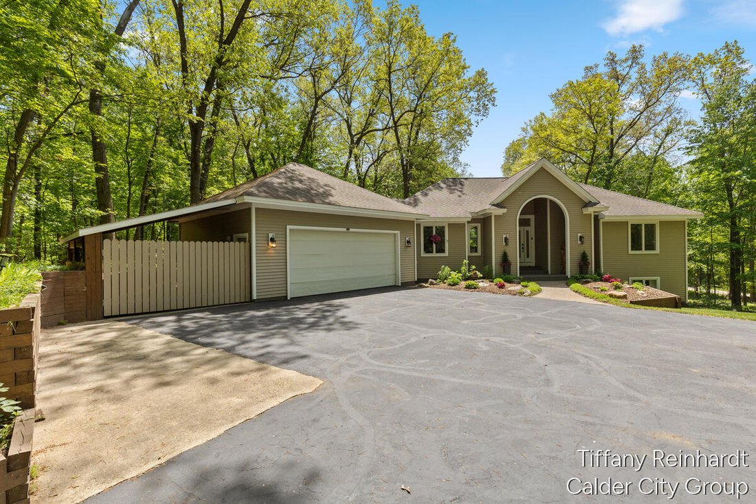 House in Lowell, Michigan, United States 3 - 18307685